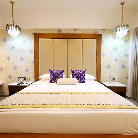 Vivanta Bengaluru Residency Road Экстерьер фото