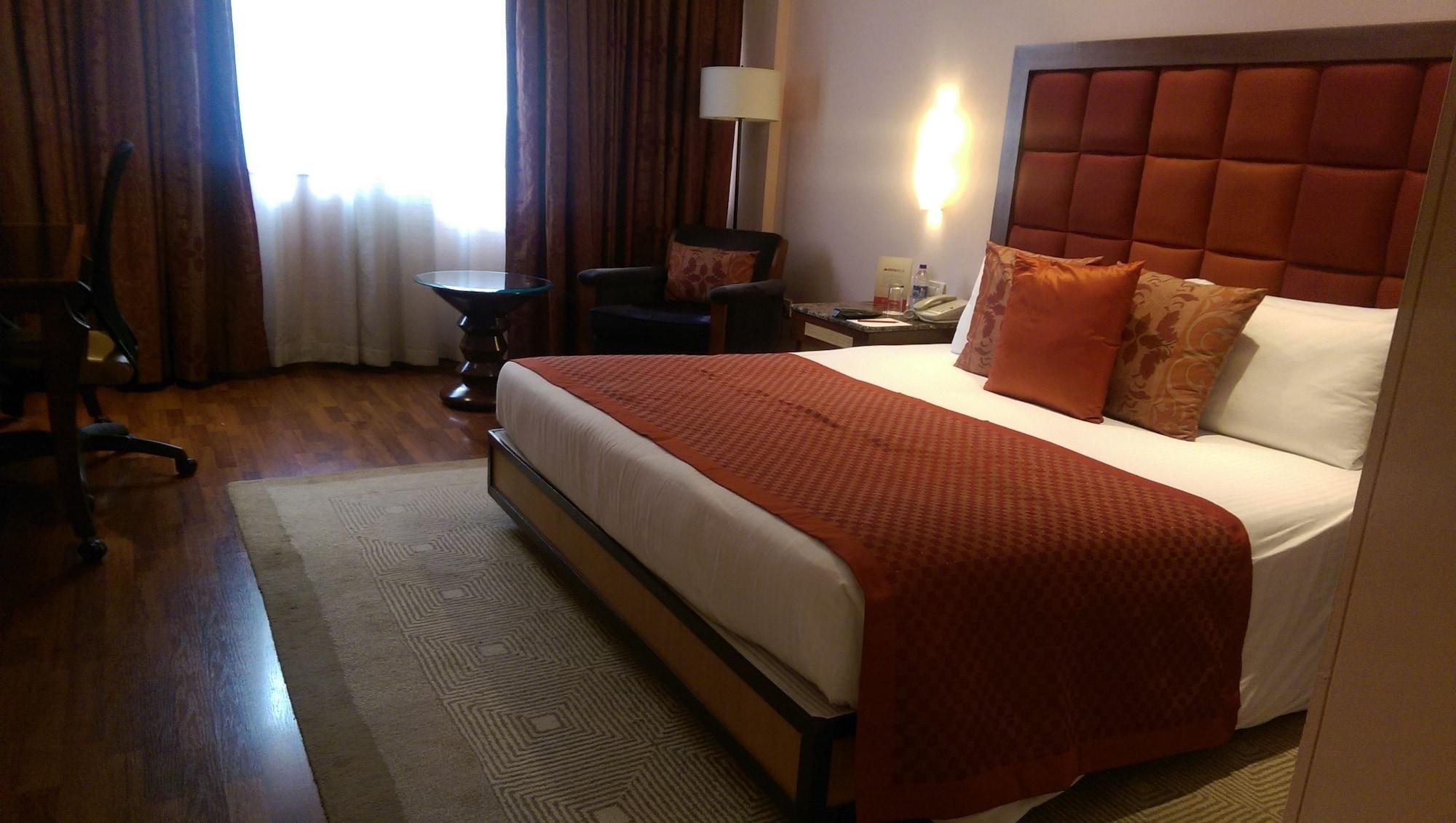 Vivanta Bengaluru Residency Road Экстерьер фото